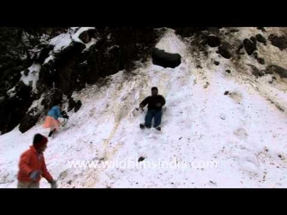 Tourists enjoying snow in Mayodia