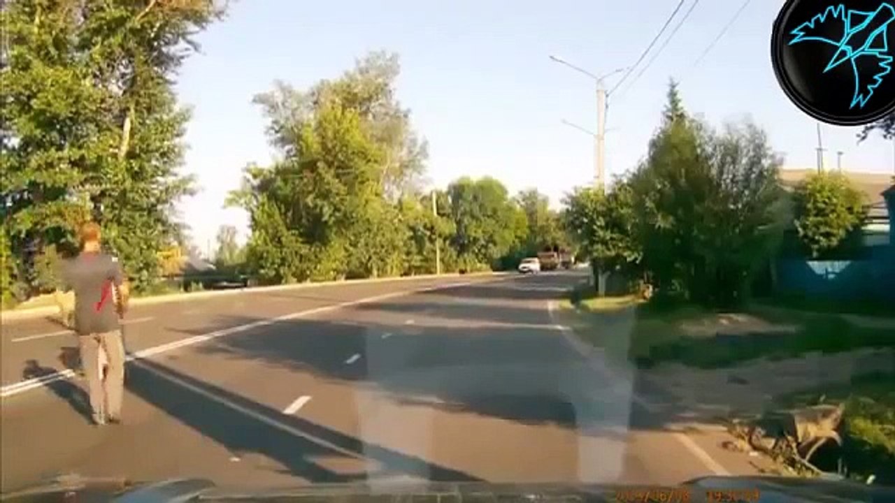 Trafikteki Yardımseverler İnsanlar İşbaşında