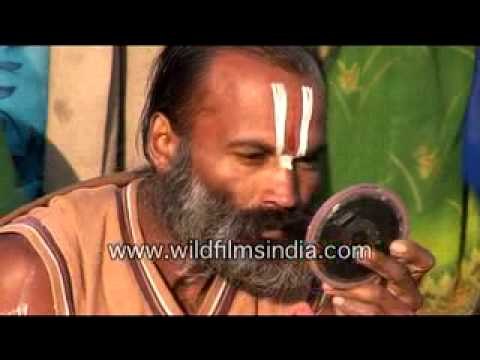 Sadhu applying make up!