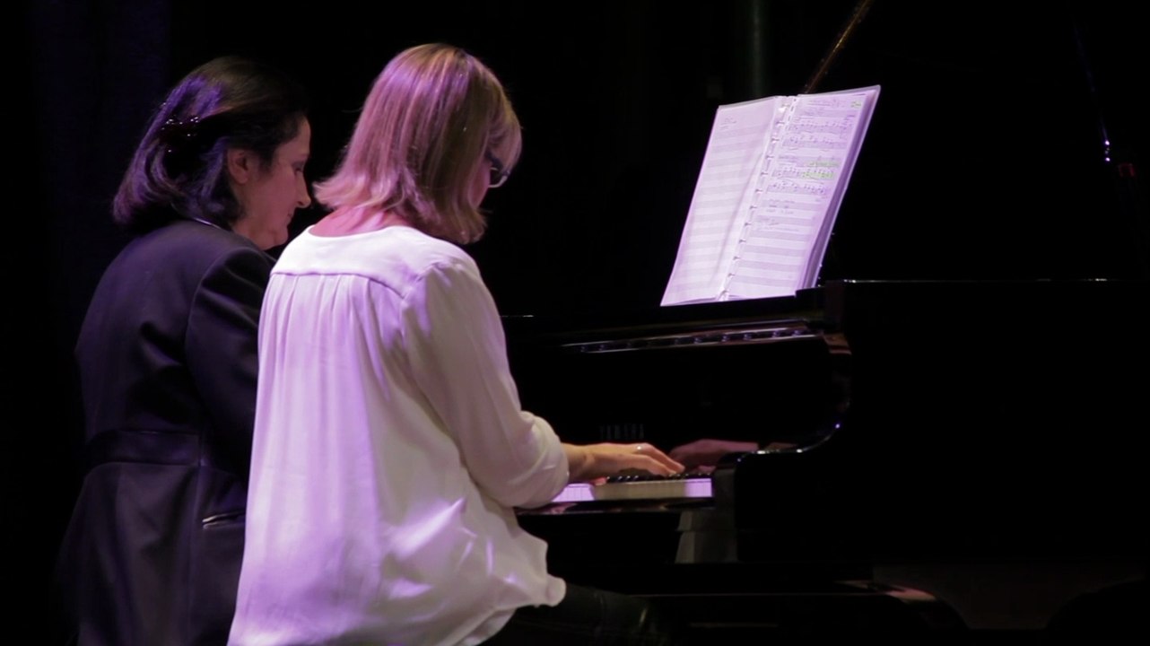 Isabelle Stella et ses élèves en concert, à Paris, mairie du 9ème, autour de 2 pianos