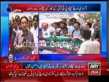 PTI workers leaves for Lahore from Peshawar to participate in Azadi March