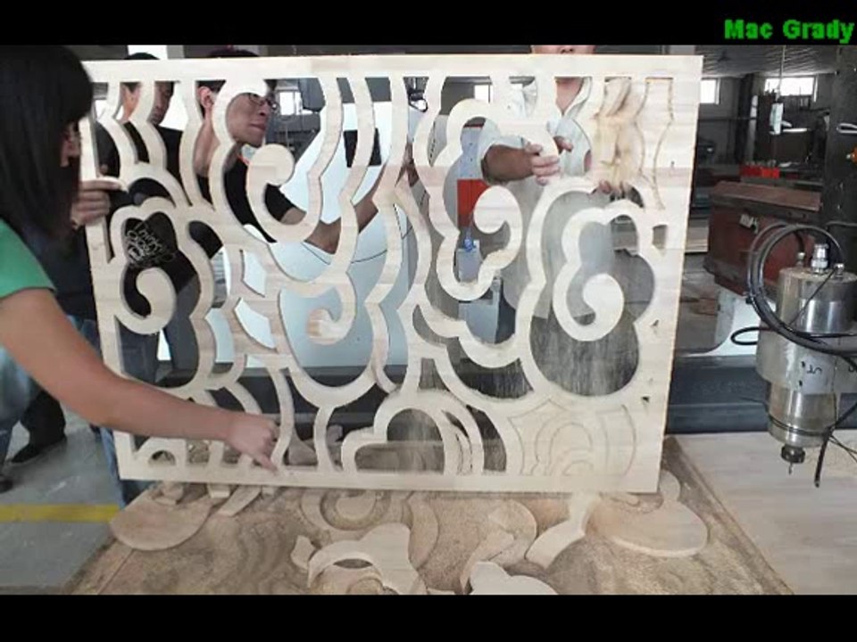 Cut-out engraving work,wood cnc router for openwork carving on wood video