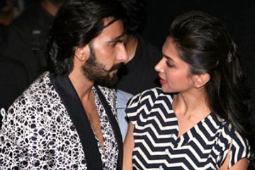 Ranveer embarrasses Deepika on the sets of Tamasha