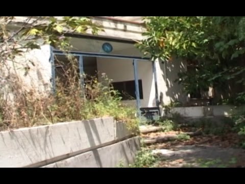 Napoli - L'ex centro sportivo di Soccavo in preda al degrado (11.08.14)
