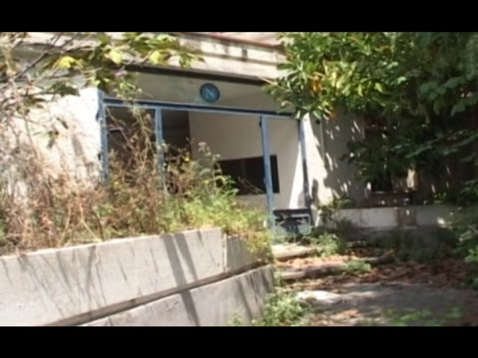 Napoli - L'ex centro sportivo di Soccavo in preda al degrado (11.08.14)