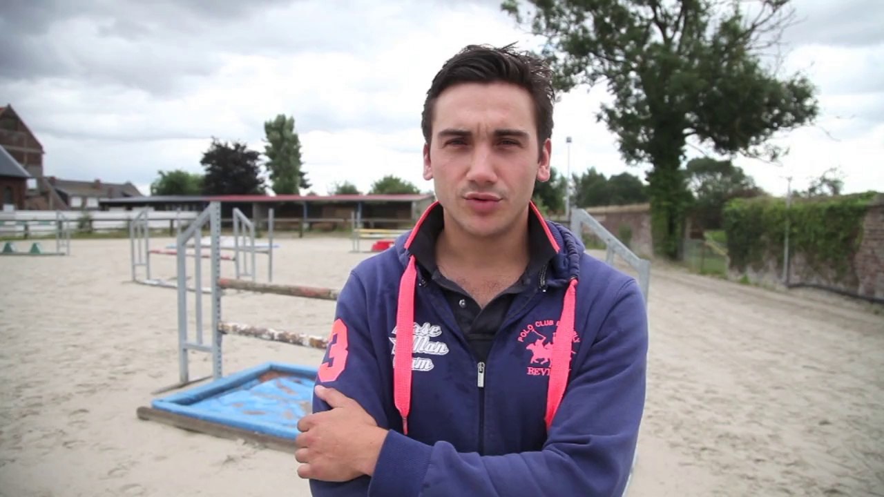 Bastien Bracq pratique le saut à cheval.. sans cheval