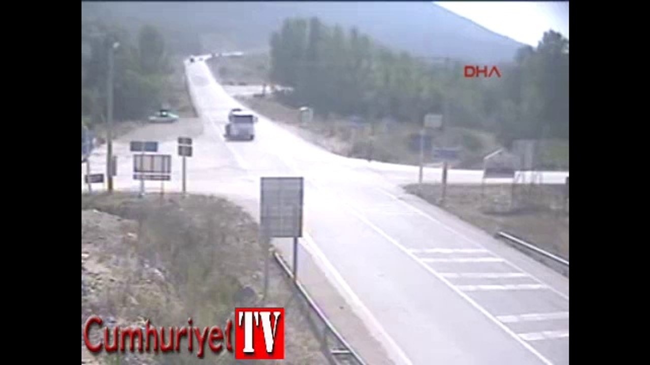 Feci kaza anı: Son sürat hatalı sollama