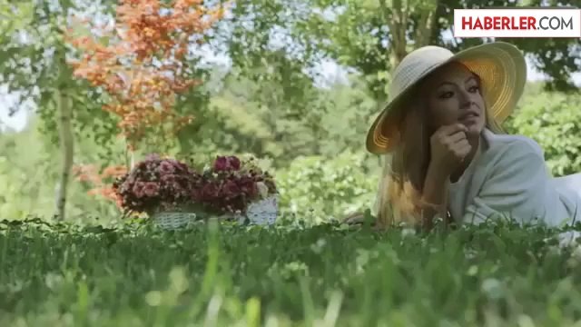 Hadise Vogue Türkiye İçin Kamera Karşısına Geçti