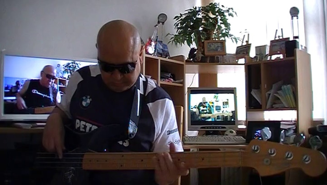 Mighty to Save Hillsong Bass cover Bob Roha