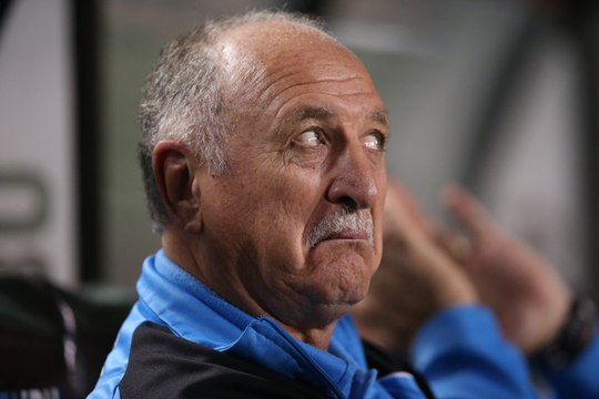 Torcida do Palmeiras provoca: 'Felipão afundou a Seleção'