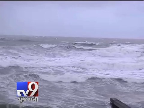 Cyclone Hudhud makes landfall north of Vizag, next 6 hours crucial - Tv9 Gujarati