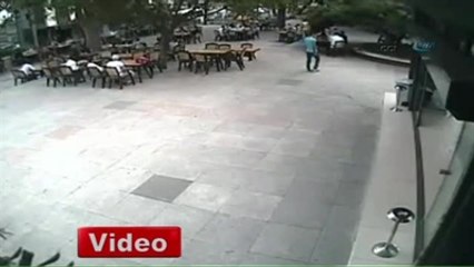 Herkesin Gözü Önünde Telefonu Böyle Çaldı