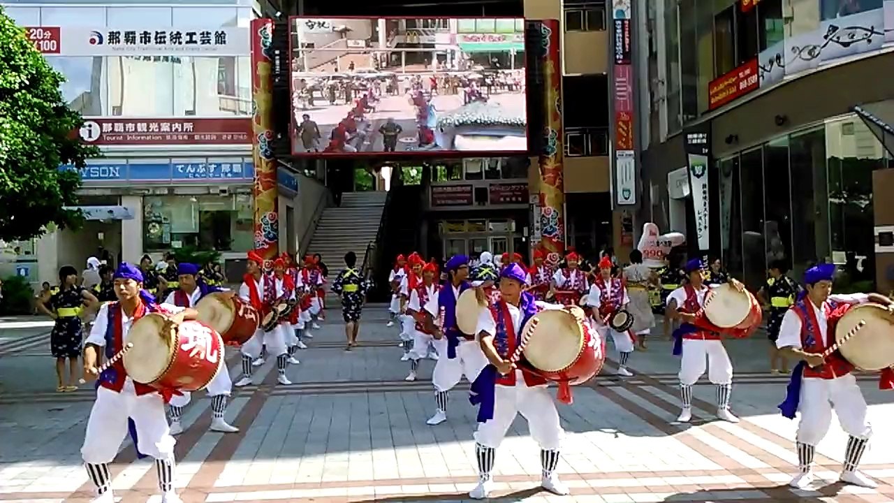Eisa dance performance in Naha (Kokusai dori) : introduction