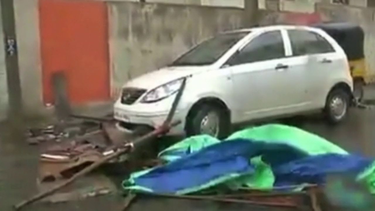 Cyclone Hudhud hits India's east coast