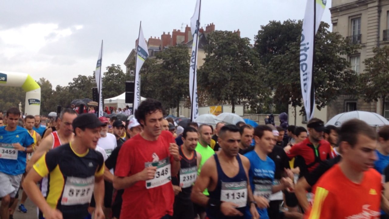 Foulées du tram à Nantes : départ sous des trombes d'eau