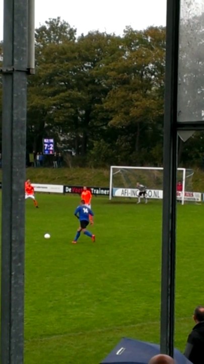 Coup du foulard sur coup franc, MAGNIFIQUE !