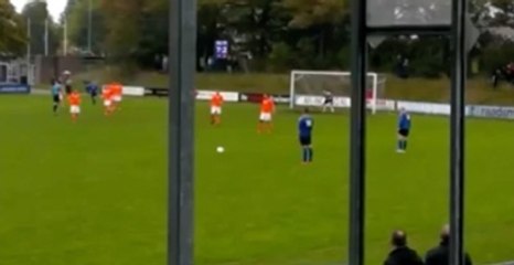 Hollanda'da Tarihe Geçecek Gol, Direkten Döndü