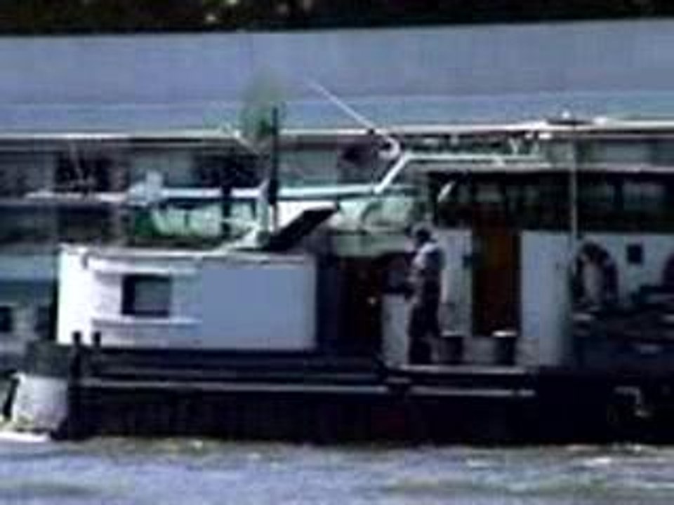 Le chaland qui passe