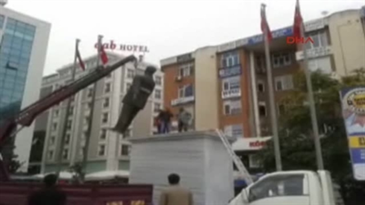 Esenyurt'ta Meydana Yeni Atatürk Heykeli