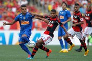 Flamengo surpreende e goleia líder Cruzeiro no Maracanã