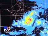 ''Cyclone Hudhud'' tears into Visakhapatnam at 190kmph, wreaks havoc in city Part 1 - Tv9 Gujarati