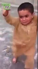 Dans Ederken Kendinden Geçen Çocuk