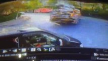 Kağıthane'de Kamyondan Kurtulan Otomobil, Polis Otosuna Çarptı
