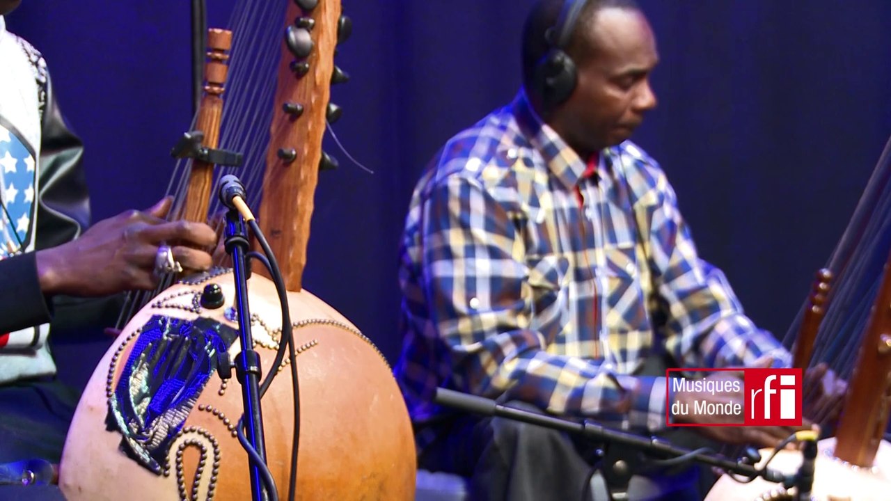 Toumani & Sidiki Diabate interprètent "Lampedusa" dans Musiques du Monde sur #RFI