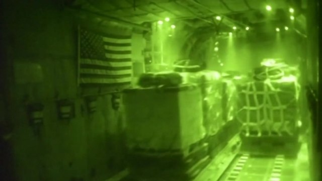 U.S. military delivers supplies to Iraqi forces