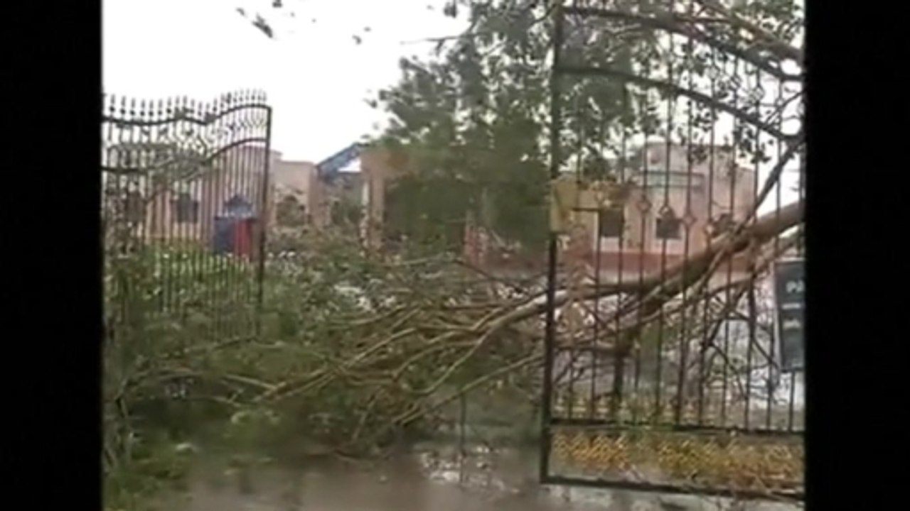 Officials: Cyclone Hudhud to hit India's Odisha state