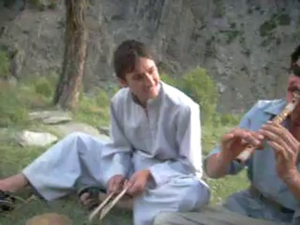 Beautiful Chitrali Dance by (Xulfiqar)
