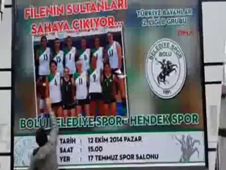 Bayan voleybolcuların maoları üzerine edep ya hu yazısı yapıştırdılar