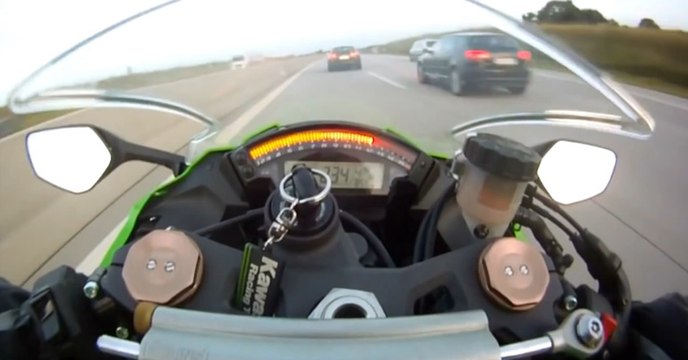 Motorla Saatte 300 km Hızla Gitmek