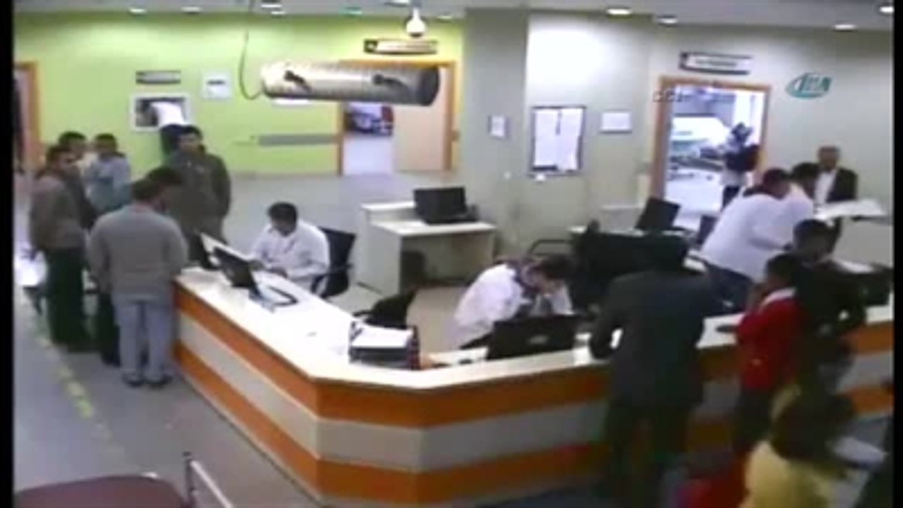 Acil Servis Doktoru Hasta Yakınının Saldırısına Uğradı