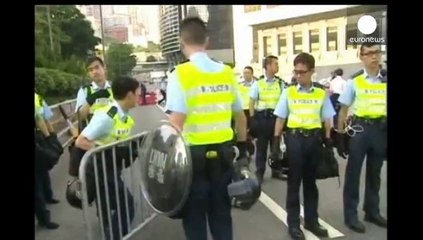 Lebontották a hongkongi tüntetők barikádjainak egy részét