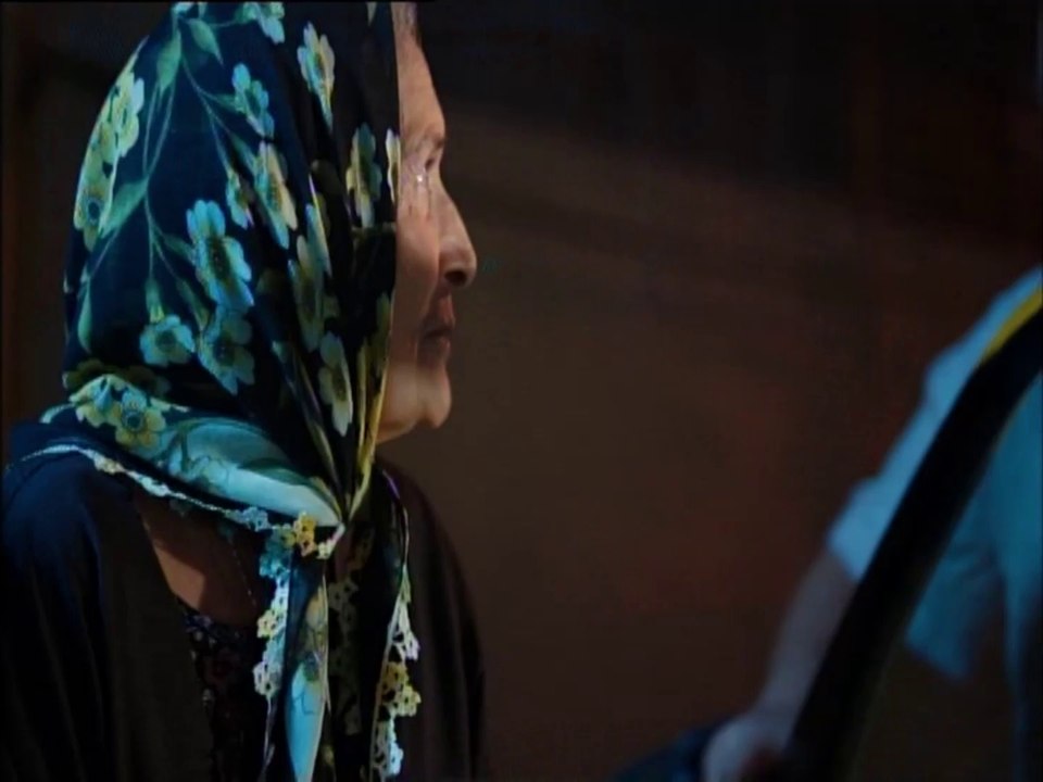 Ah Neriman - Yaşlı Teyze Hamdi'yi Soyuyor