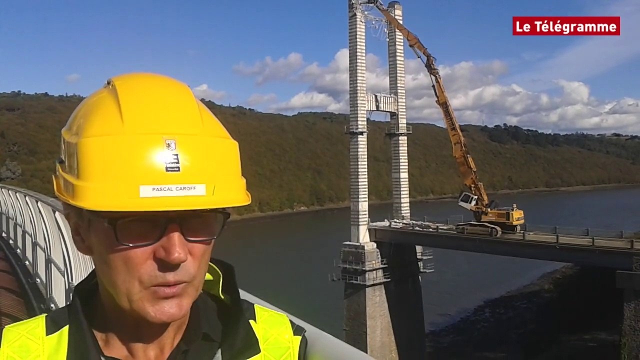 Vieux pont de Térénez. La déconstruction des pylônes a commencé