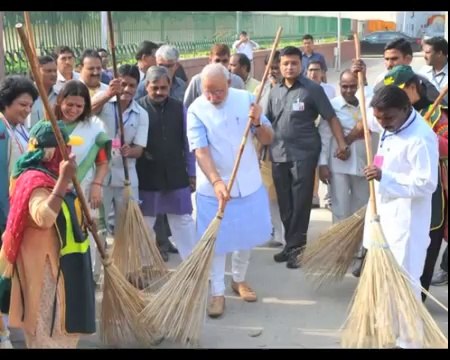 Khushiyon kii Gullak Aashi - Aashi starts cleanliness drive