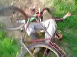This drunk guy has a little problem with his bike