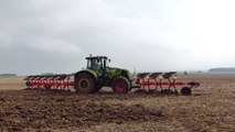 Charrue Kuhn poussée 3 socs sur Claas axion 830 cebis