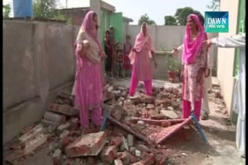 Pakistani, Indian Army officials speak over hotline