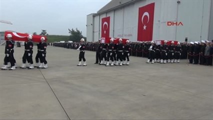 Kocaeli3 Detaylarşehit Askerler İçn Cengiz Topel Havaalanı'ndaki Deniz Hava Üs Komutanlığı'nda...
