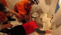 Tuvalete Sıkışan Kadın 4 Saatte Kurtarıldı