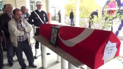 Babası, Şehit Polisi Öperek Uğurladı