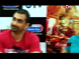 Emraan Hashmi upsets Mahesh Bhatt by not giving dates!