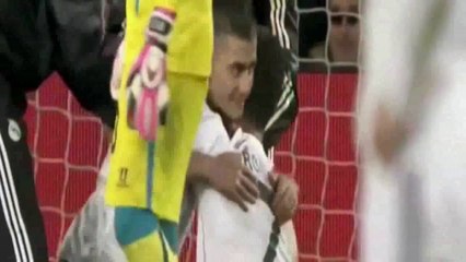 Un supporter très calin avec Cristiano Ronaldo