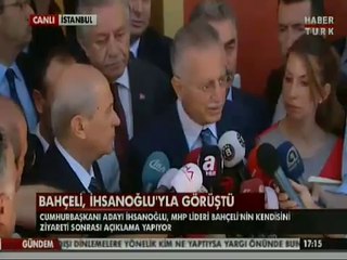 Bahçeli'den gazeteciye fırça!