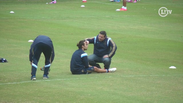Valdivia dá susto durante treino do Palmeiras
