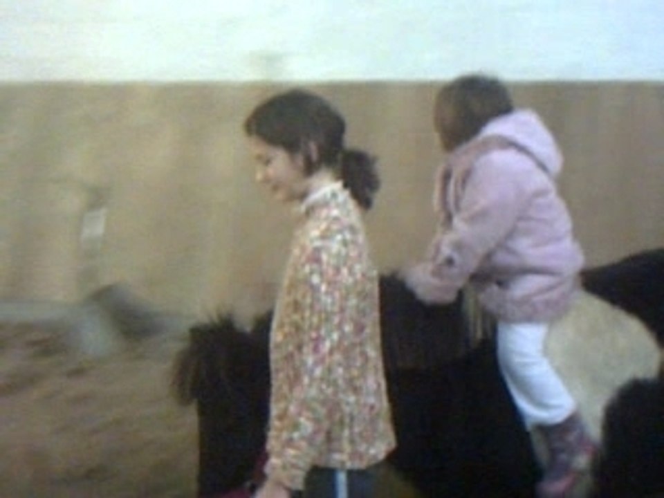 Premiere balade a cheval pour Maïlys