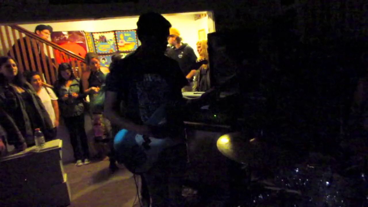 Happy Diving (live) @ Nerd Castle (west Oakland) 8.7.2014 (full set)